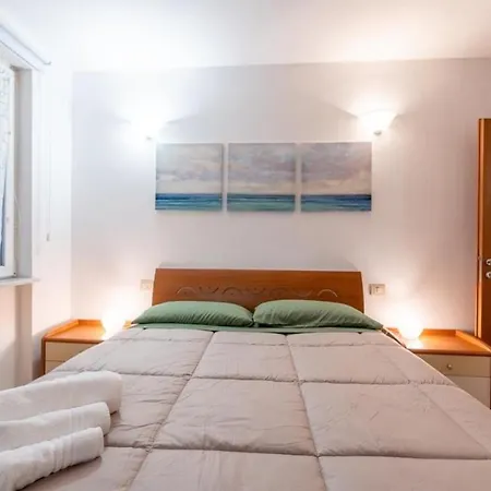 Happy House Apartment *
